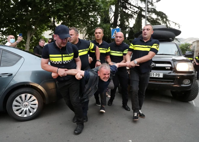 Protestētāji izjauc praida pasākumu Gruzijas galvaspilsētā Tbilisi