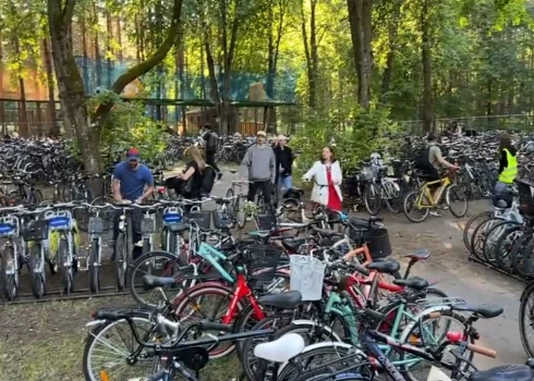 "Радостно видеть, как меняются привычки людей!": велопарковки на Празднике песни были забиты до предела