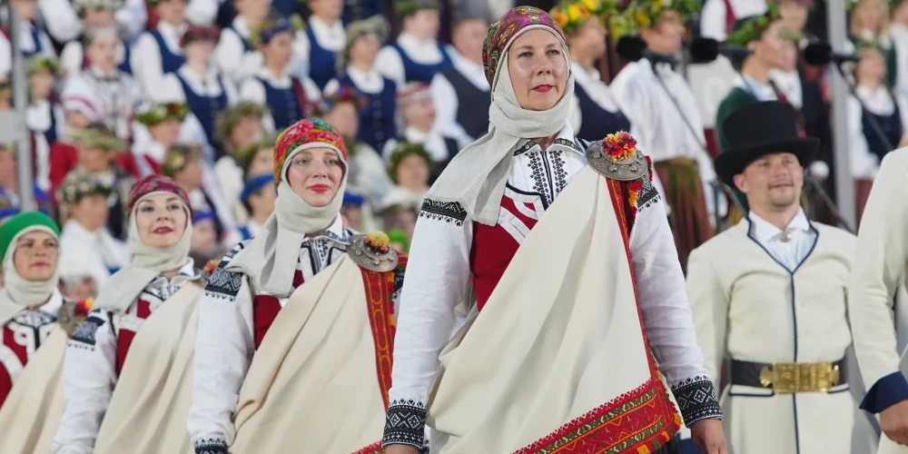 XXVII Vispārējo latviešu Dziesmu un XVII Deju svētku noslēguma koncerts (foto: Juris Rozenbergs)