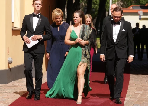 "Они пришли соблазнить президента?": популярный латвийский стилист раскритиковала гостей инаугурации Ринкевича