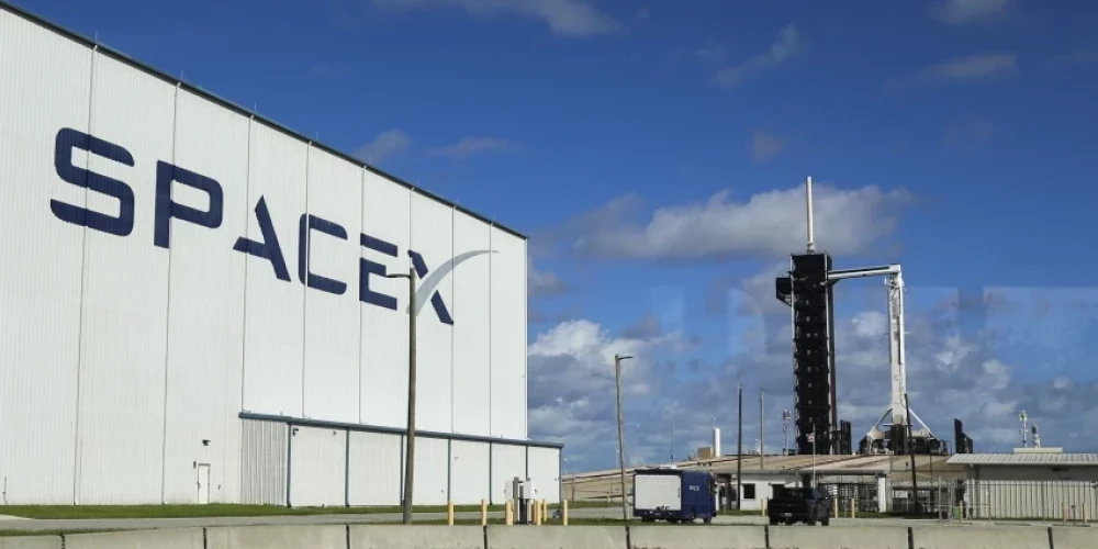 Компания SpaceX вывела на орбиту еще 22 спутника Starlink