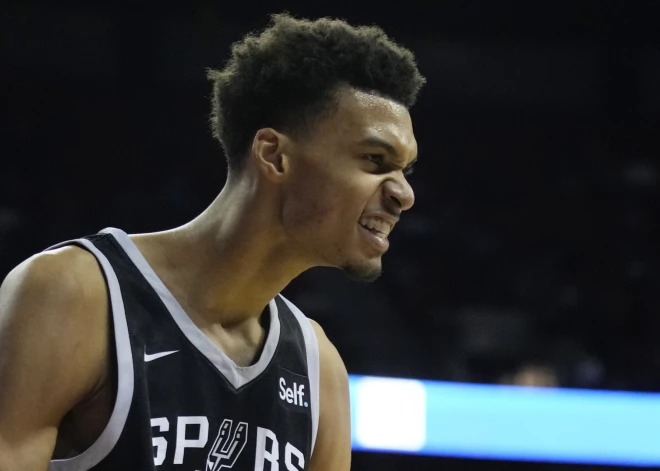 "Spurs" izvēlas Vembanjamu vairs nelaist laukumā atlikušajos NBA Vasaras līgas mačos