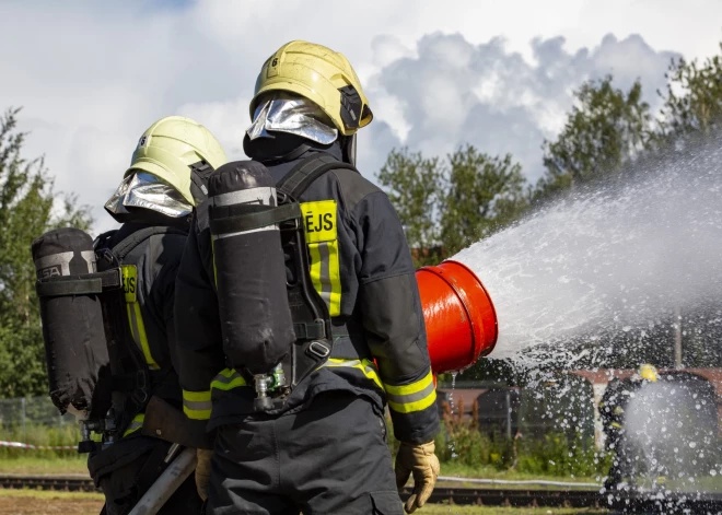 Rīgā naktī likvidēts paaugstinātas bīstamības ugunsgrēks