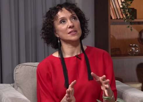 VIDEO: Karīna Tatarinova stāsta, kāpēc pametusi Nacionālo teātri