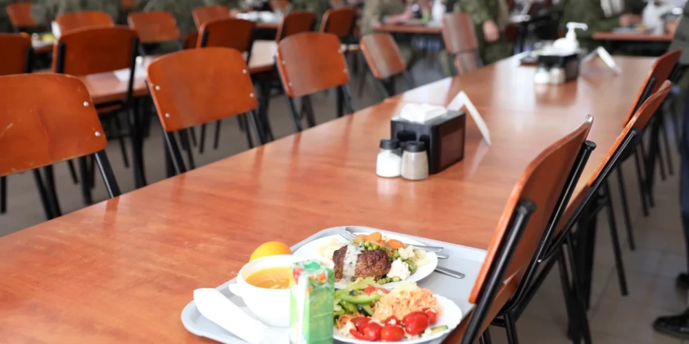 "Ничего вкуснее в своей жизни не ел": новобранцы СГО оценили питание в армейской столовой