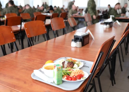 "Ничего вкуснее в своей жизни не ел": новобранцы СГО оценили питание в армейской столовой