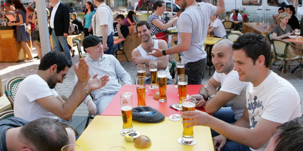   Штраф – до 10 000 евро: бары и кафе в Риге будут наказывать за шум и нарушение общественного порядка