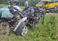 ВИДЕО: в результате серьезного ДТП в Кекавском крае погиб человек