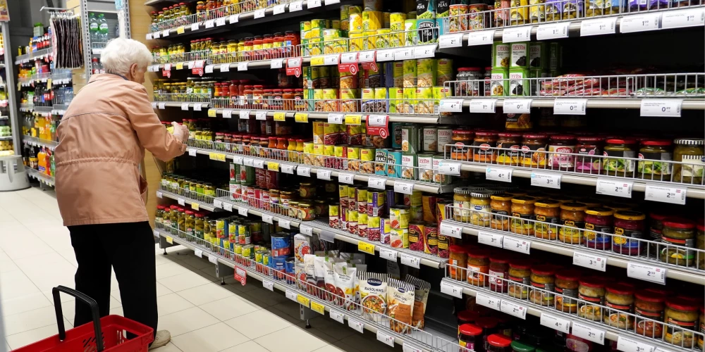 Pārtikas cenas veikalu plauktos kāpj par spīti ražotāju cenu samazinājumam