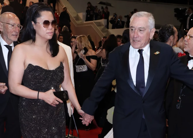 "Мое лицо перестало функционировать": избранница Роберта Де Ниро серьезно заболела после родов