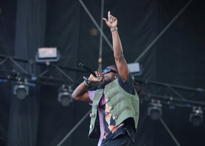 14. jūlijā Positivus uzstājās "EarthGang", kas ir divu reperu kopprojekts. Kā raksturo paši mākslinieki, sinerģijas rezultātā viņiem izdodas veidot mūziku, kuru paši uzskata par labāko iespējamo mākslu, konceptuālā veidā pievēršoties tiešai emociju un sajūtu izlikšanai mūzikā un aicinot nemeklēt viņu radītajās dziesmās nekādu dziļāku jēgu, bet ļauties to baudīšanai sajūtu līmenī.