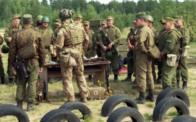 Krievijas algotņu grupējuma "Vagner" instruktori apmāca baltkrievu karavīrus.