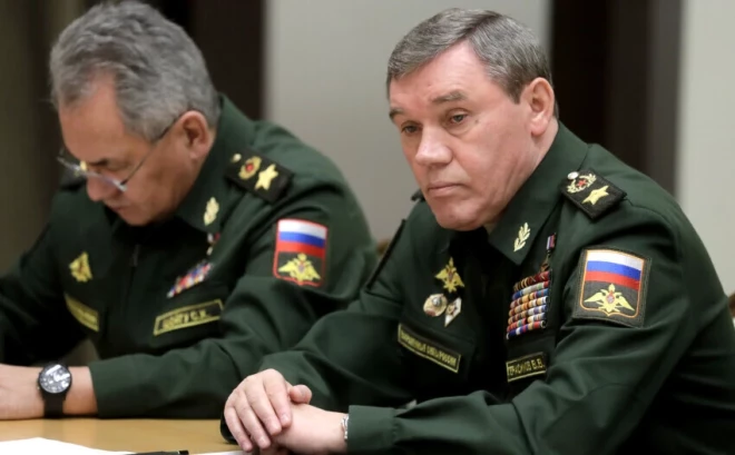 Krievijas aizsardzības ministrs Sergejs Šoigu un Krievijas Federācijas Ģenerālštāba priekšnieks Valērijs Gerasimovs.