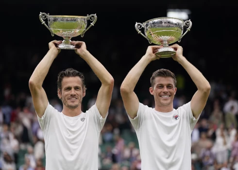 Skupskis un Kolhofs uzvar Vimbldonas tenisa turnīra vīriešu dubultspēļu sacensībās