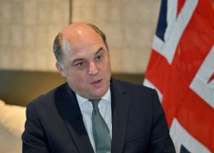 Volless apstiprina nodomu atstāt Lielbritānijas aizsardzības ministra amatu