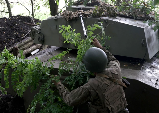 Ukrainas karaspēks pavirzījies Berdjanskas virzienā; austrumos uzbrūk Krievijas spēki