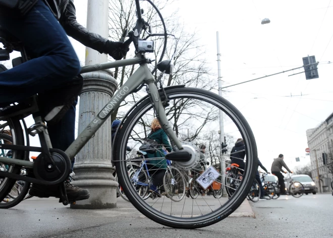 Svētdien satiksmes negadījumos cietuši desmit velosipēdisti