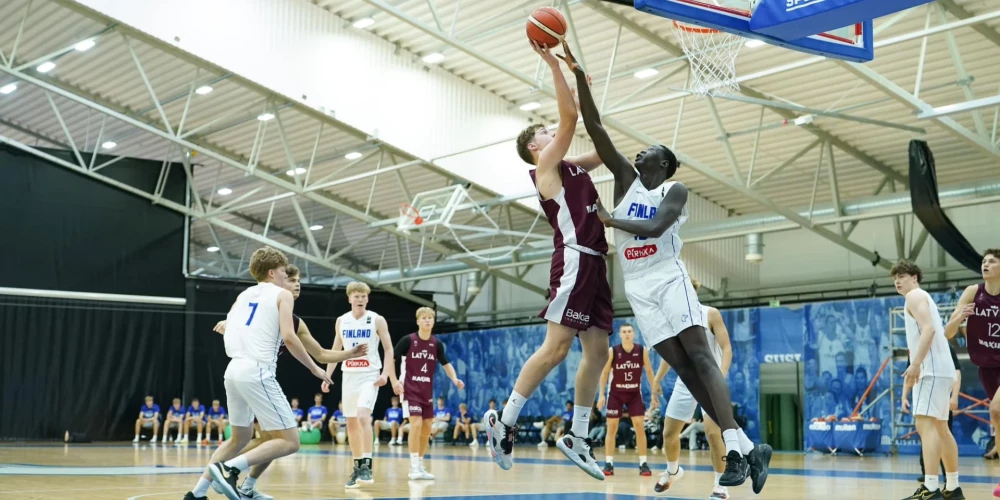 Latvijas U-18 basketbolisti pārbaudes maču noslēdz neizšķirti