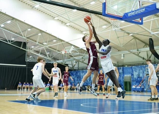 Latvijas U-18 basketbolisti pārbaudes maču noslēdz neizšķirti