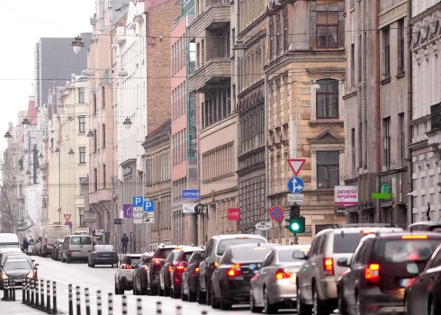 Nedēļas nogalē Lāčplēša ielā slēgs transportlīdzekļu satiksmi