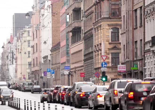 Nedēļas nogalē Lāčplēša ielā slēgs transportlīdzekļu satiksmi