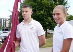 Latvijas karognesēji Eiropas Jaunatnes vasaras Olimpiādē "Maribora 2023" - džudists Ņikita Afanasjevs un tenisiste Adelina Lačinova komandas kopāsanākšanas pasākumā "Rimi" Olimpiskajā centrā.