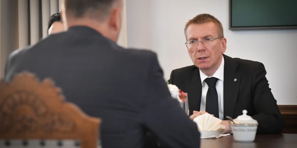 Президент Эдгар Ринкевич в Рижском замке встретился с генеральным прокурором Юрисом Стукансом.