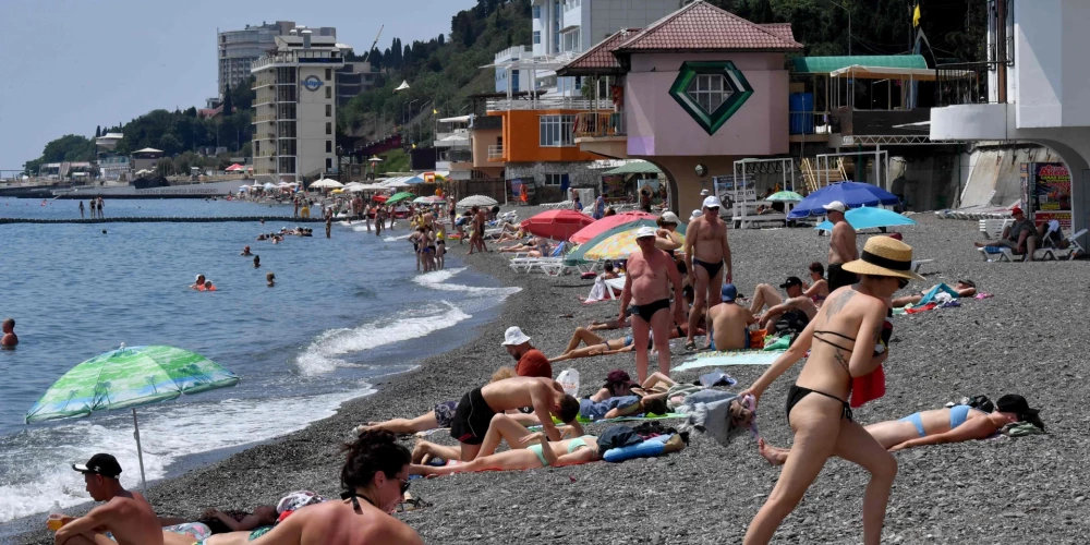 Krievijas tūroperatori lūdzas atpūtniekiem neatcelt ceļojumus uz Krimu