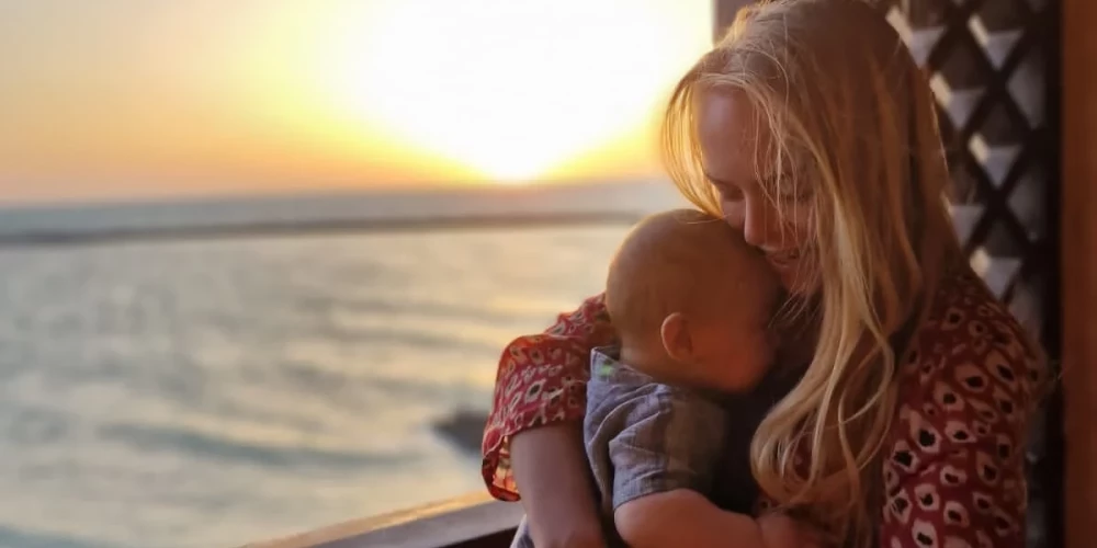 "В первые месяцы беременности мой живот был не таким большим и мне удавалось его скрывать, но в последние месяцы я не посещала светские мероприятия и не выходила в свет", - рассказывает Натали Тумшевиц.