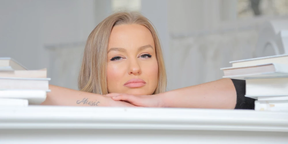 Vaicāta, kāds ir viņu raksturojošākais kompliments, dziedātāja atbild - kad viņu kāds nosauc par traku.
