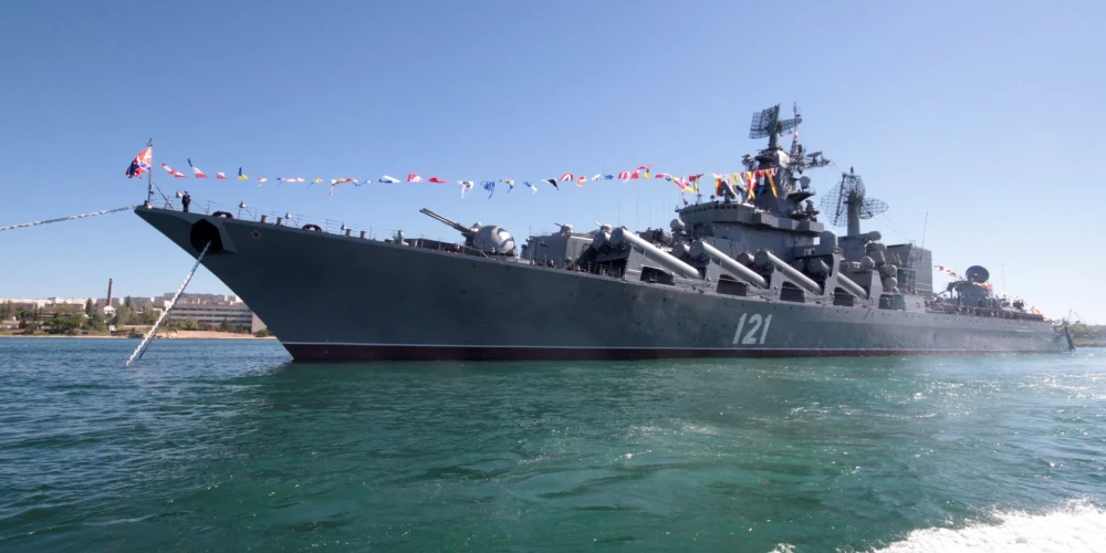 Ukraina uzskatīs kuģus, kas dodas uz Krievijas ostām, par militāru kravu pārvadātājiem