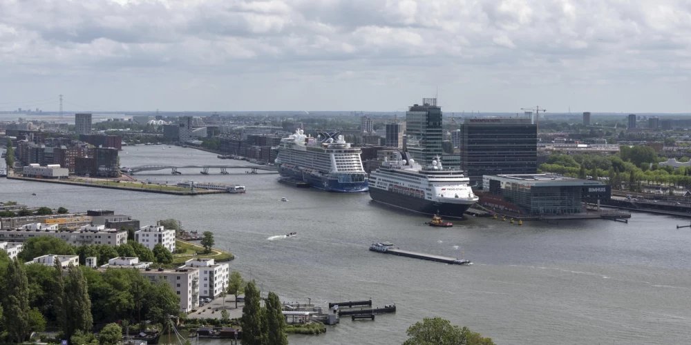Amsterdama slēgs kruīzu kuģu ostu
