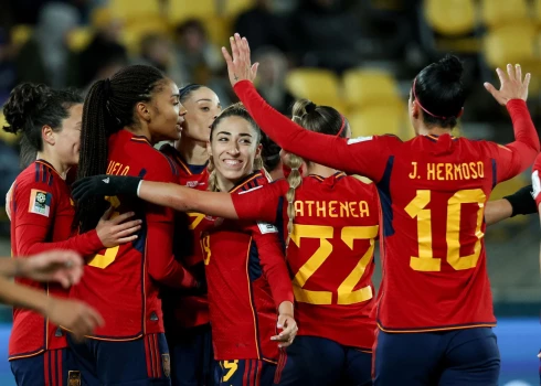Spānijas futbolistes Pasaules kausu sāk ar pārliecinošu uzvaru