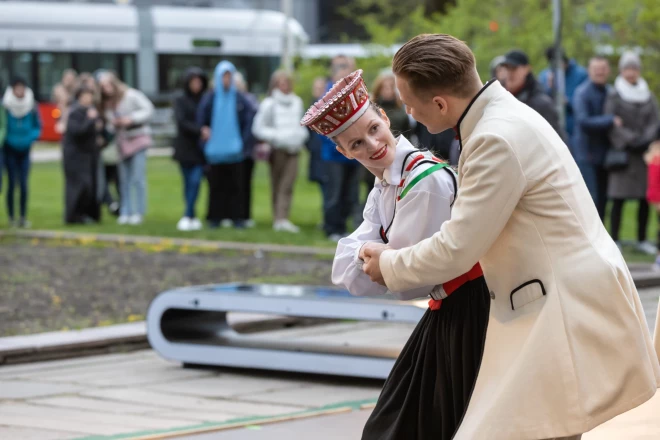 Agnijas un Rainera attiecības sākās ar tautas dejām. 