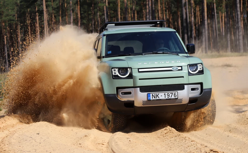 Land Rover Defender: A Legend of Robustness and Off-Road Excellence