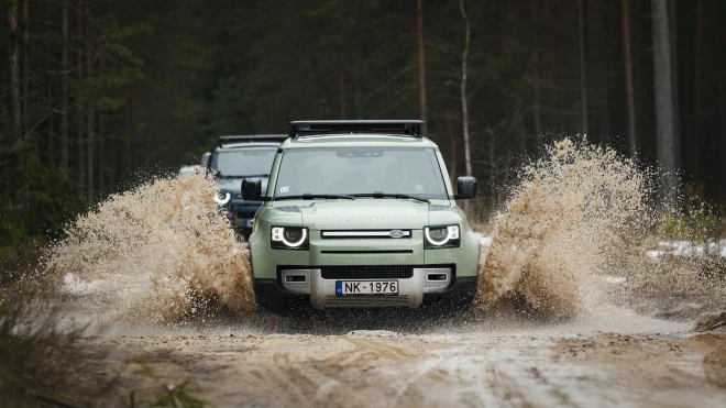 Land Rover Defender.