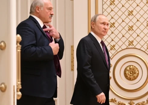 "Нас стали напрягать "вагнеровцы". Хотят сходить на экскурсию в Варшаву": Лукашенко встретился с Путиным