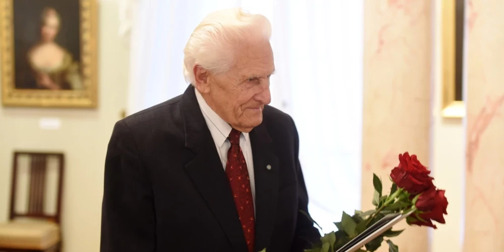 Simtu gadu jubilejā sveicams aktieris Jānis Kubilis!