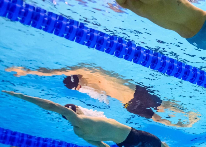 Feldbergam 36. vieta pasaules čempionātā 100 metru distancē uz muguras; Felpss zaudē pēdējo pasaules rekordu