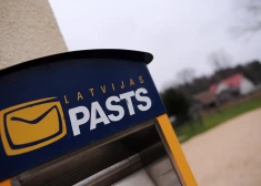 Latvijas pasts - это предприятие, полностью принадлежащее государству, в котором работает около 2700 сотрудников.