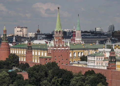 Piedzēries vīrietis mēģina iebraukt Kremlī "uz biznesa tikšanos" ar Putinu