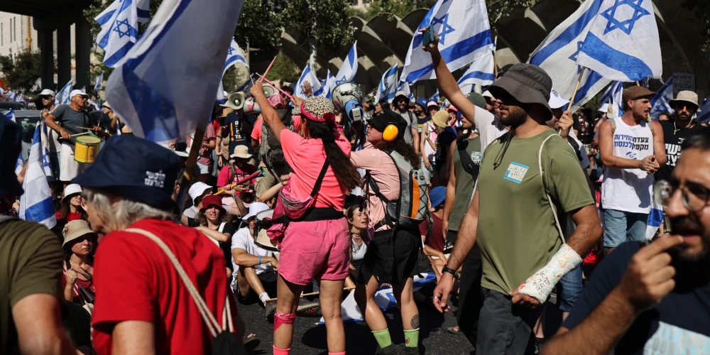 Par spīti masu protestiem, Izraēlas parlaments apstiprina Augstākās tiesas pilnvaru ierobežošanu