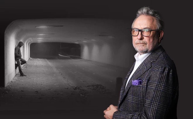 "Bērni nav nodarbināti, viņiem pazūd kaut kāda orientācija ģimenē un skolā, un tad viņi orientējas uz pagalmu," saka Pēteris Šmidre.