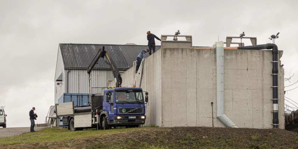 Устранение последствий аварии в Лиепае, где неочищенные сточные воды просочились в море.