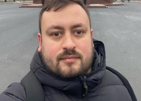 Шеф-редактор "Sputnik Литва" Марат Касем уехал в Россию после освобождения из тюрьмы в Латвии
