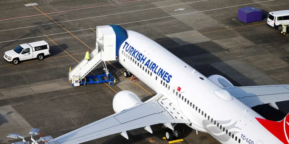 Самолет совершил экстренную посадку в Алжире из-за суицида пассажира