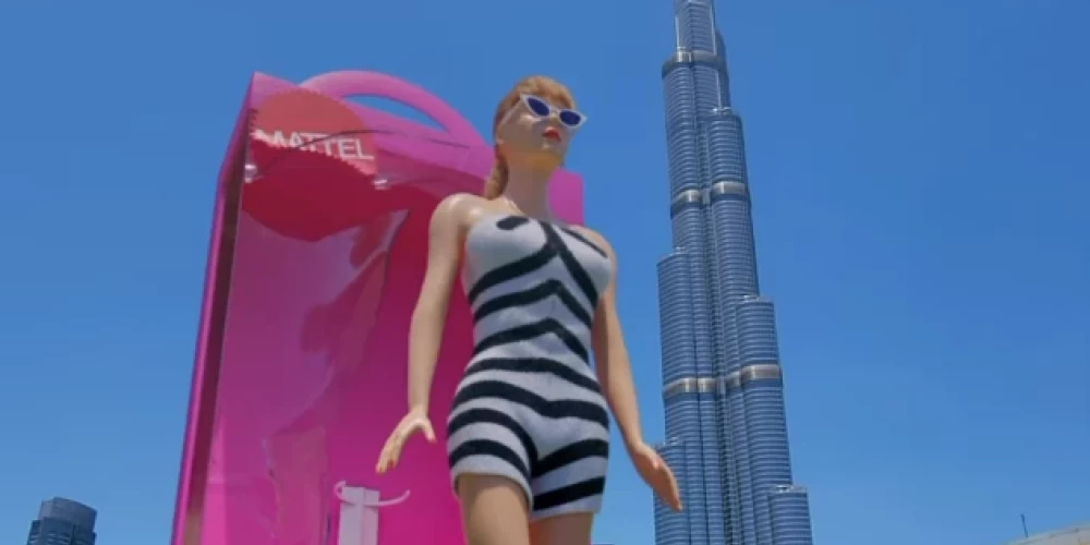 ВИДЕО: гигантская 3D-модель Барби "ожила" в Дубае