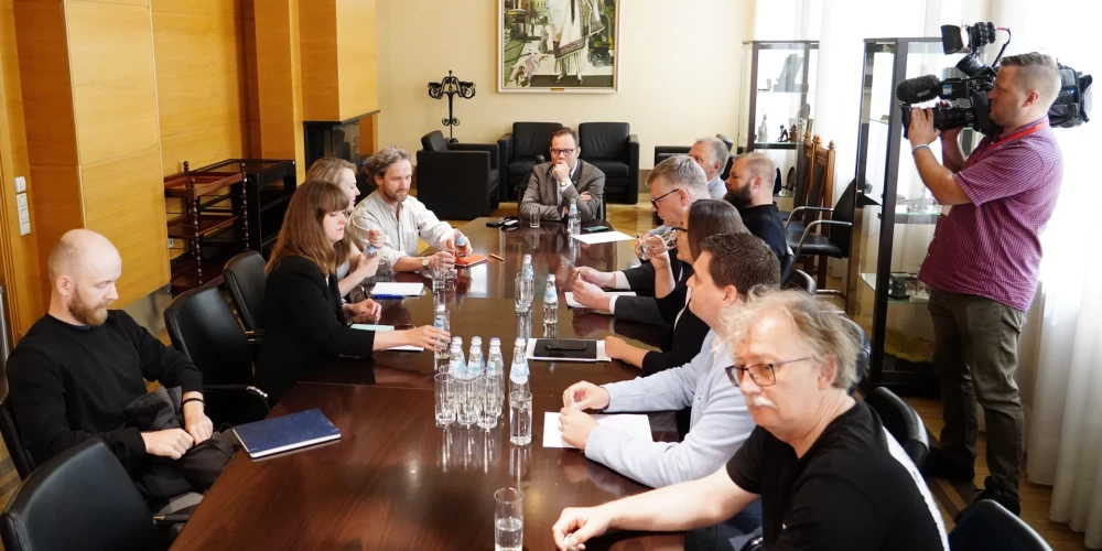 Встречу решено перенести на первую половину следующей недели. 