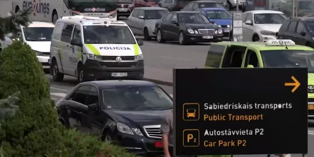 Честные таксисты обеспокоены тем, что мошенники становятся все более агрессивными. (Фото: скриншот видео)