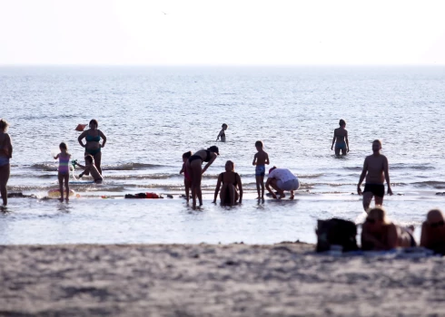Качество воды хорошее: на пляжах Лиепаи и Павилосты снова можно купаться
